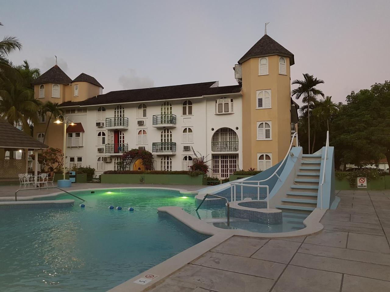 Apartment Treasure At Sandcastles Ocho Rios Eksteriør bilde